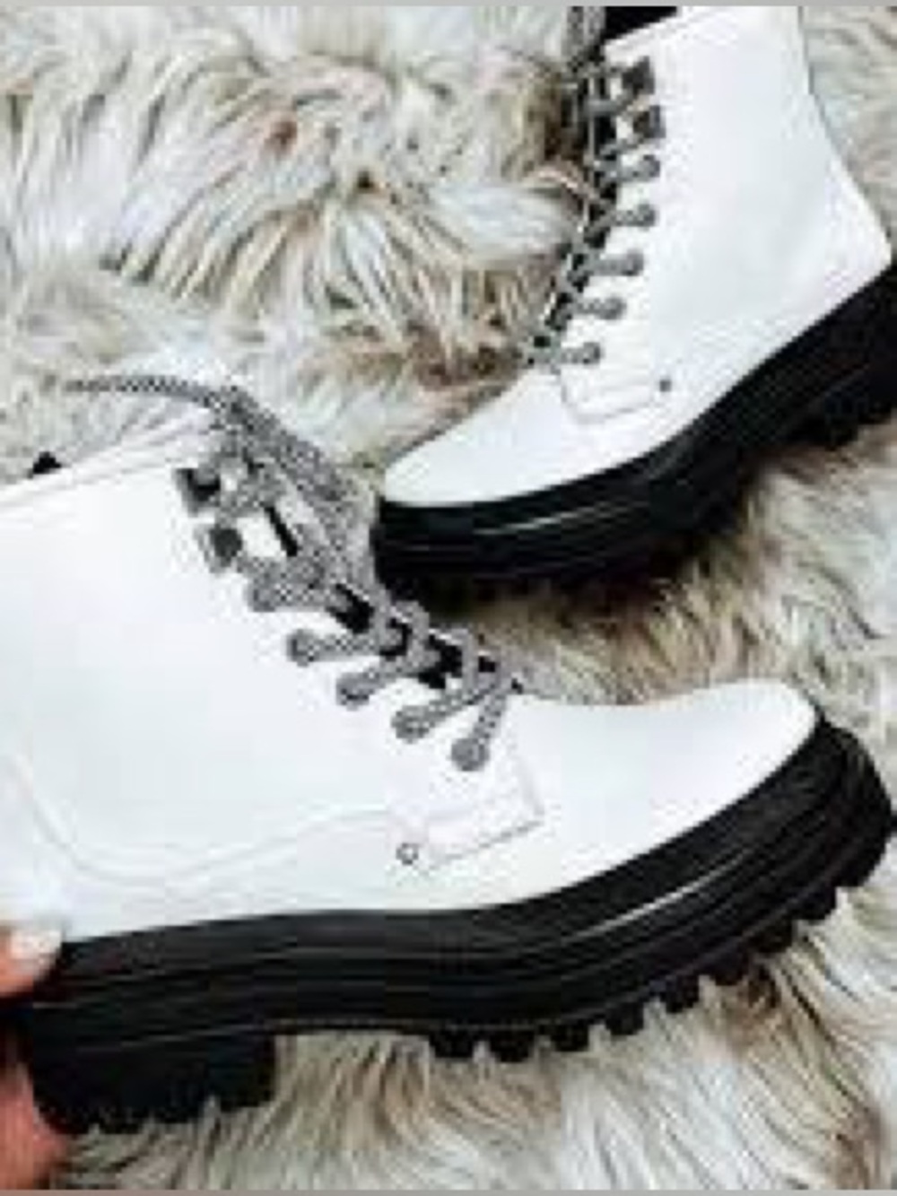 ShuShop Ymelda Boots in White, Size 10